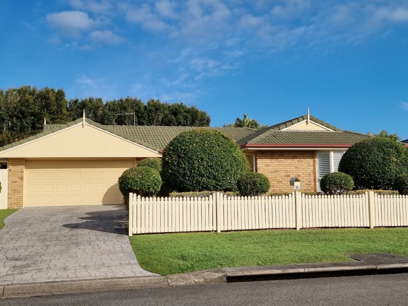 6 Avoca Esplanade, Sandstone Point QLD 4511