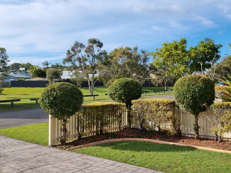 6 Avoca Esplanade, Sandstone Point QLD 4511