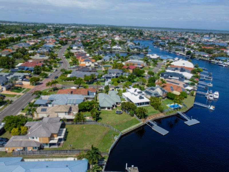 6 Catamaran Court, Banksia Beach QLD 4507