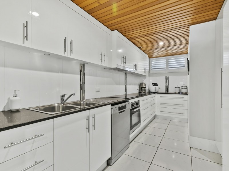 2/9-11 Spinnaker Drive, Sandstone Point QLD 4511