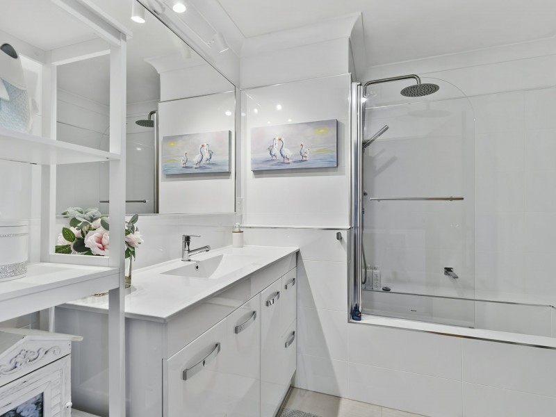 2/9-11 Spinnaker Drive, Sandstone Point QLD 4511