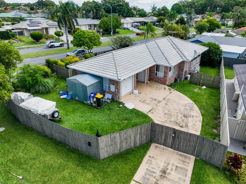 1 Mackerel Street, Sandstone Point QLD 4511