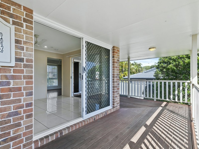 1 Mackerel Street, Sandstone Point QLD 4511