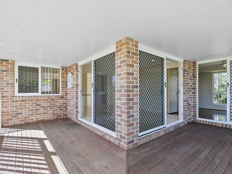 1 Mackerel Street, Sandstone Point QLD 4511