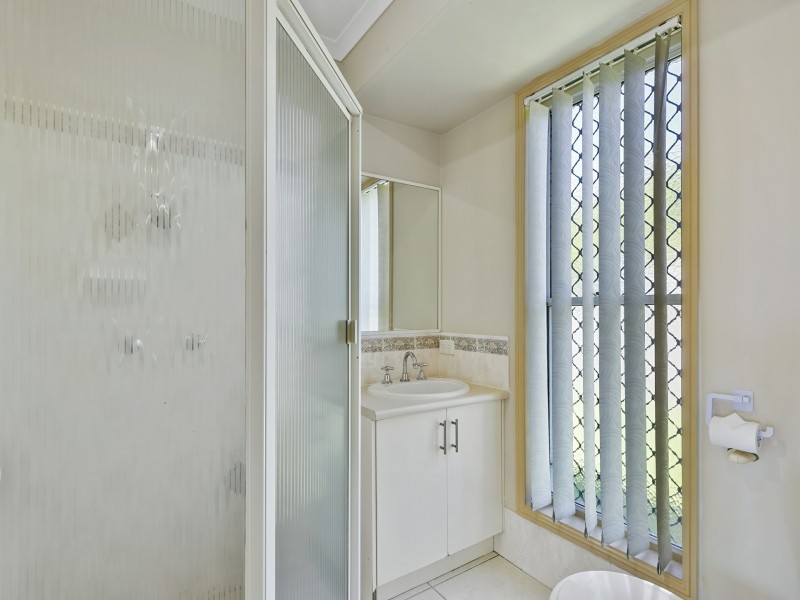 1 Mackerel Street, Sandstone Point QLD 4511