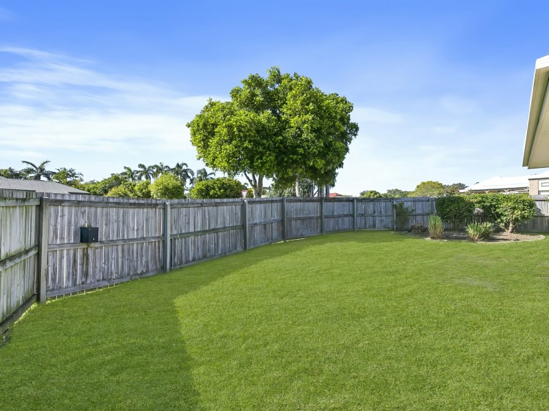 1 Mackerel Street, Sandstone Point QLD 4511