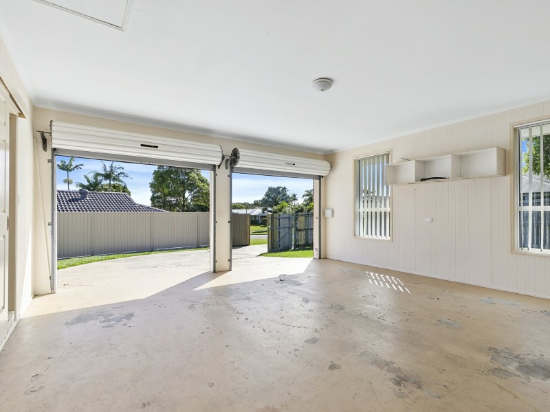 1 Mackerel Street, Sandstone Point QLD 4511