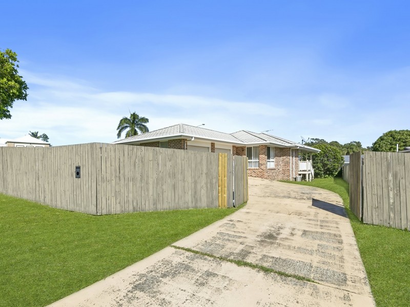 1 Mackerel Street, Sandstone Point QLD 4511