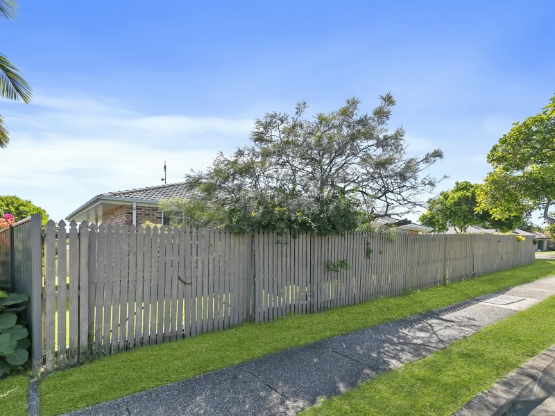 1 Mackerel Street, Sandstone Point QLD 4511