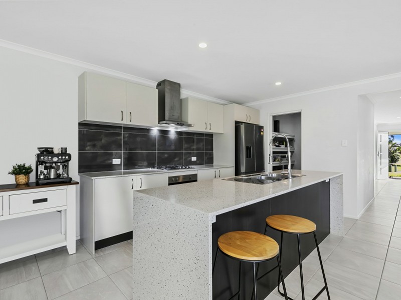 21 Grasstree Place, Ningi QLD 4511