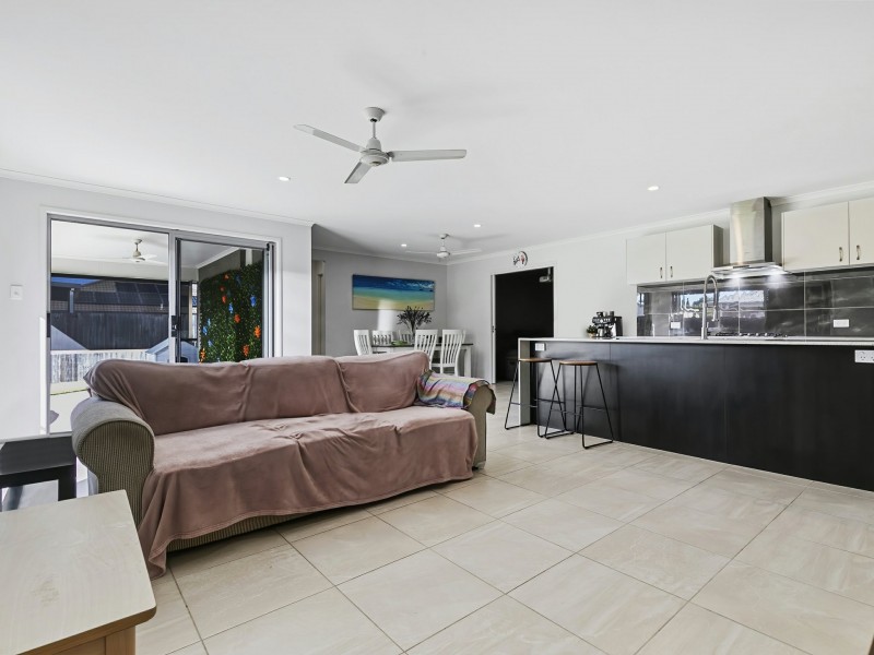 21 Grasstree Place, Ningi QLD 4511