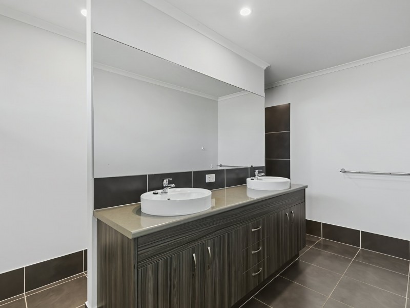 21 Grasstree Place, Ningi QLD 4511