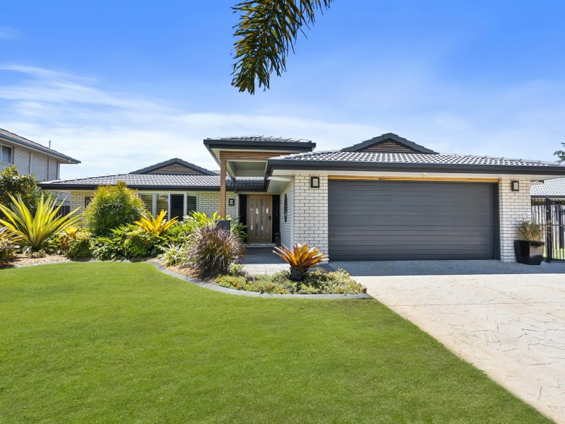 39 Cosmos Avenue, Banksia Beach QLD 4507