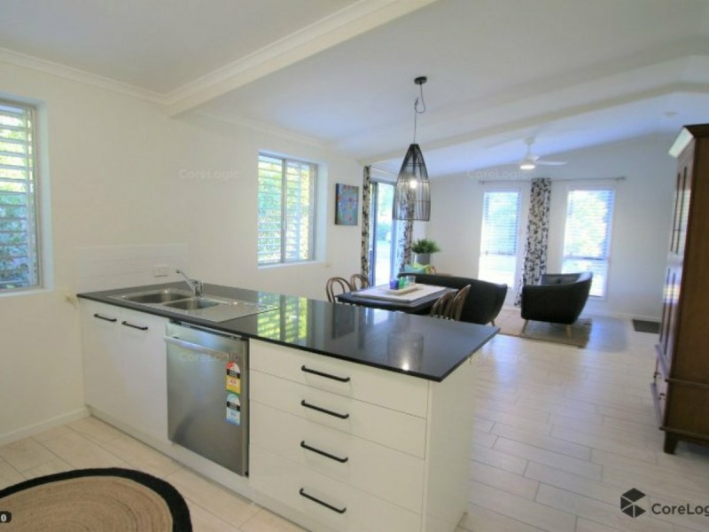 2/15 Cumming Street, Bongaree QLD 4507