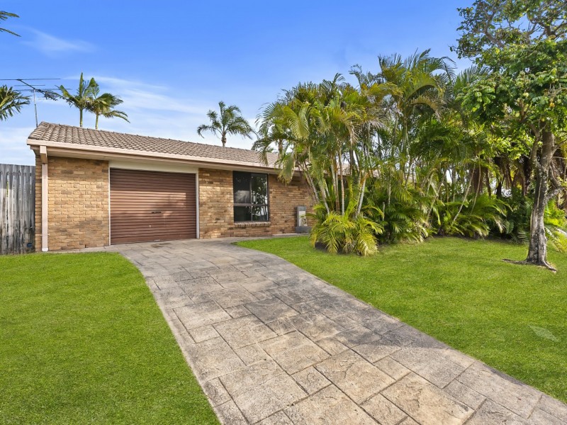 2 Day Place, Sandstone Point QLD 4511