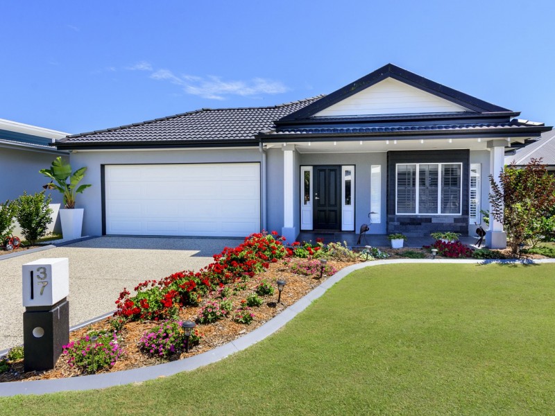 37 Caraway Crescent, Banksia Beach QLD 4507