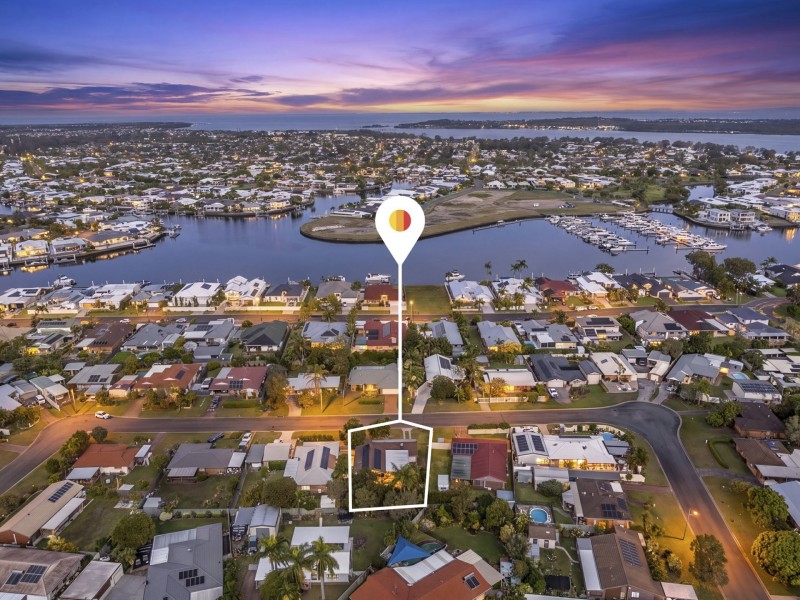 18 Hawaii Crescent, Banksia Beach QLD 4507