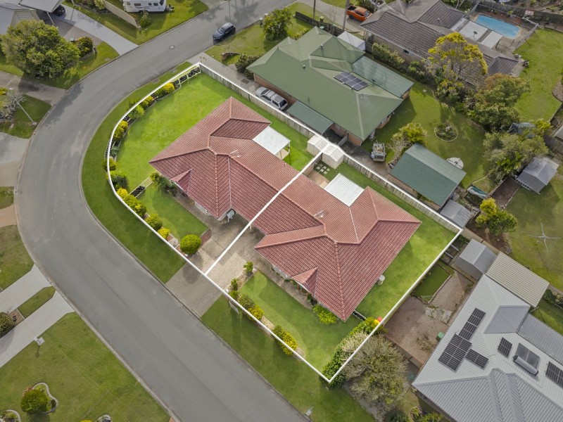 16-18 Trent Court, Sandstone Point QLD 4511