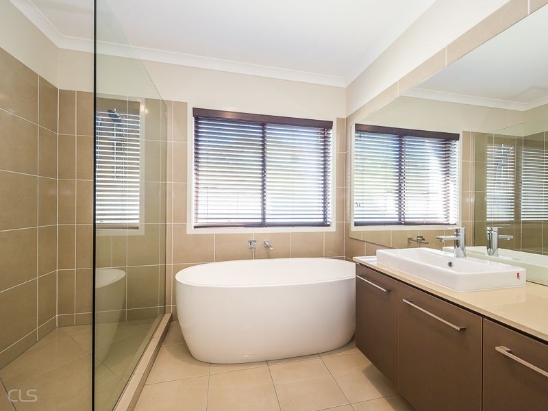 121 Voyagers Drive, Banksia Beach QLD 4507