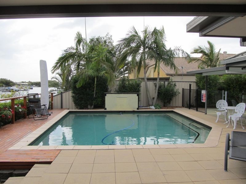24 Topsail Circuit, Banksia Beach QLD 4507