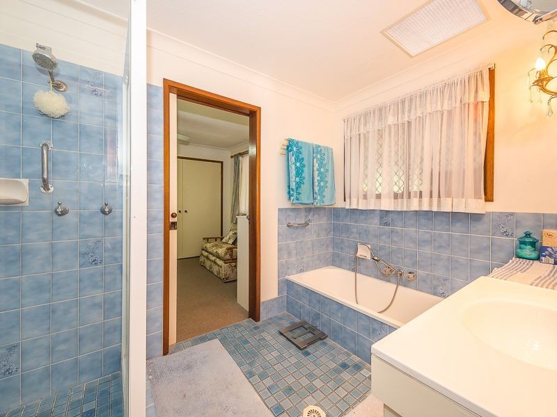 10 Hawaii Crescent, Banksia Beach QLD 4507