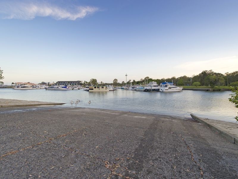 6 – 4 Kalmakuta Drive, Sandstone Point QLD 4511