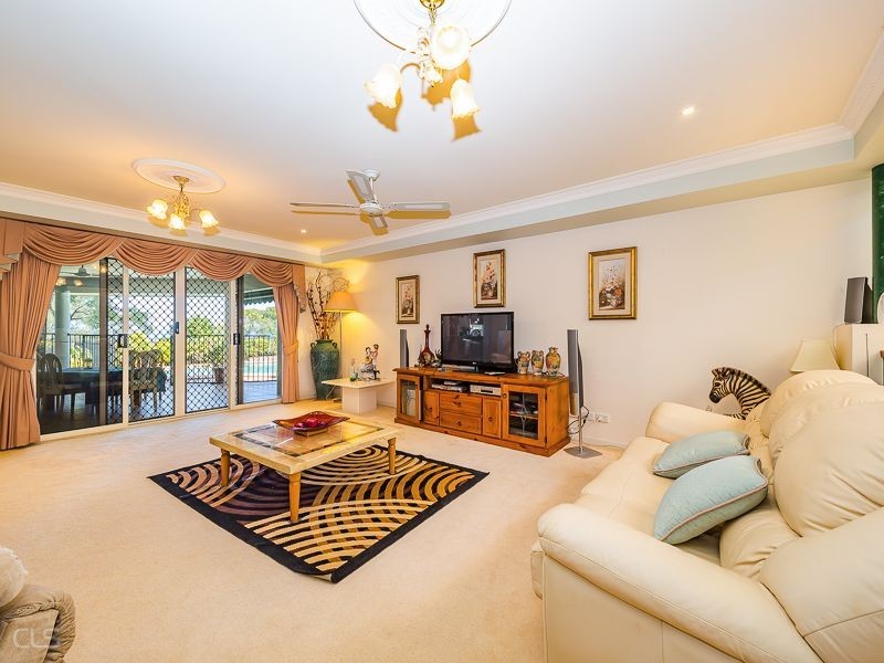 23 Albert Place, Sandstone Point QLD 4511
