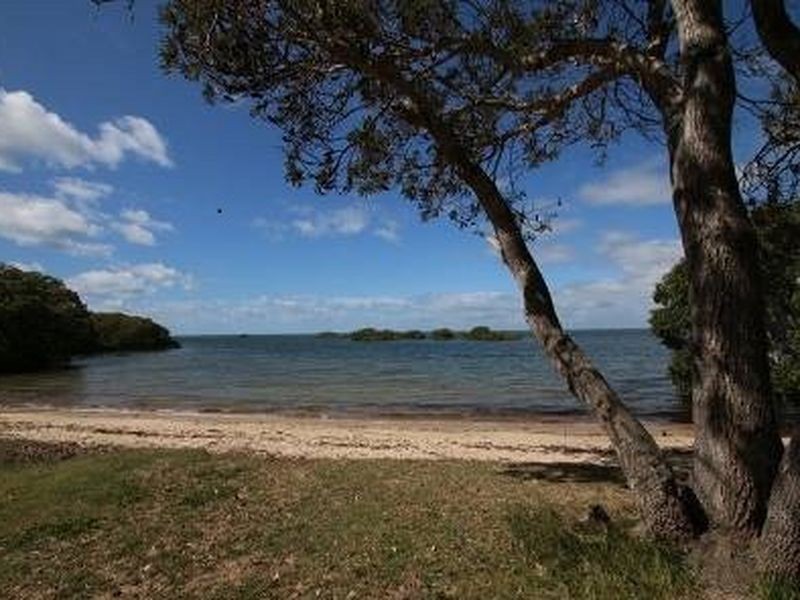 23 Albert Place, Sandstone Point QLD 4511