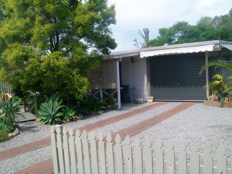 14 Paradise Pde, Bongaree QLD 4507