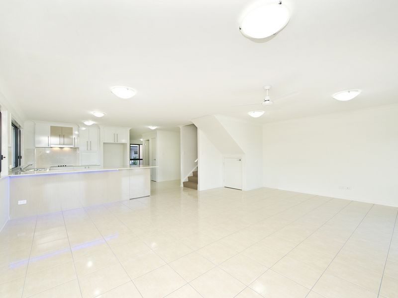 4 – 4 Kalmakuta Drive, Sandstone Point QLD 4511