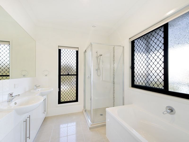 4 – 4 Kalmakuta Drive, Sandstone Point QLD 4511