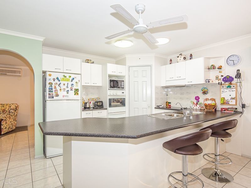 165 Bestmann Road East, Sandstone Point QLD 4511