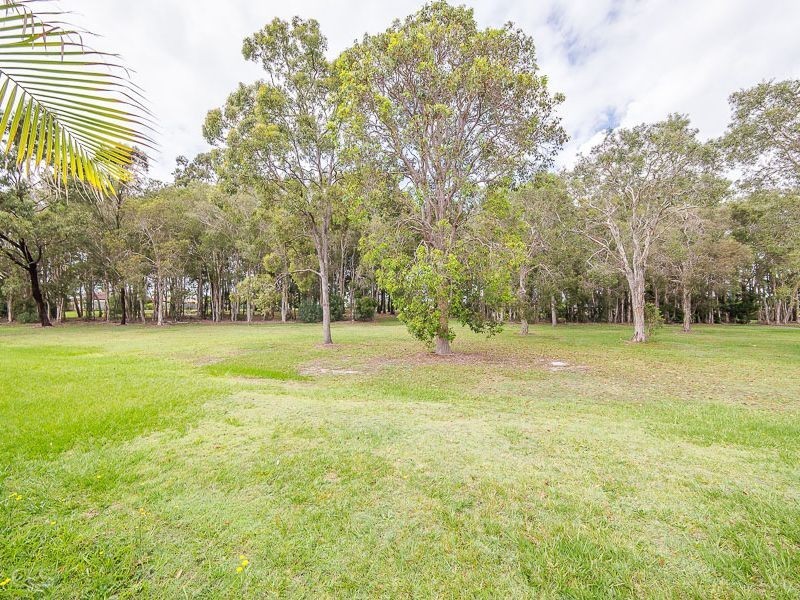 165 Bestmann Road East, Sandstone Point QLD 4511