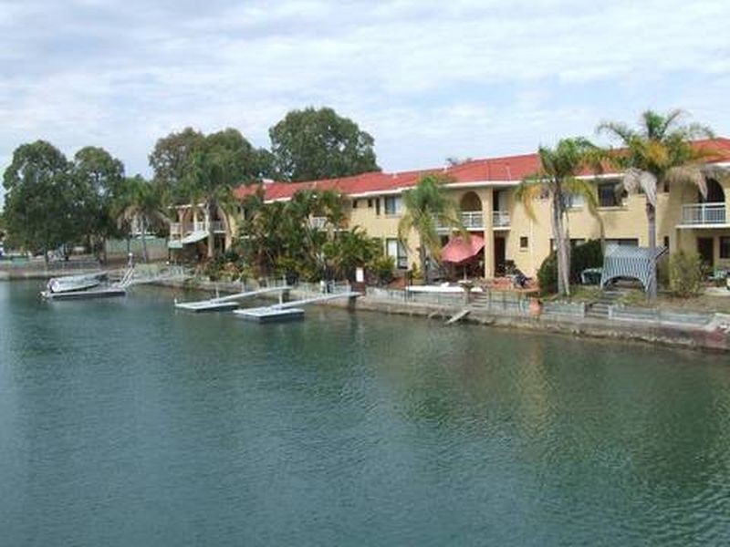 2/3 Dolphin Drive, Bribie Island QLD 4507