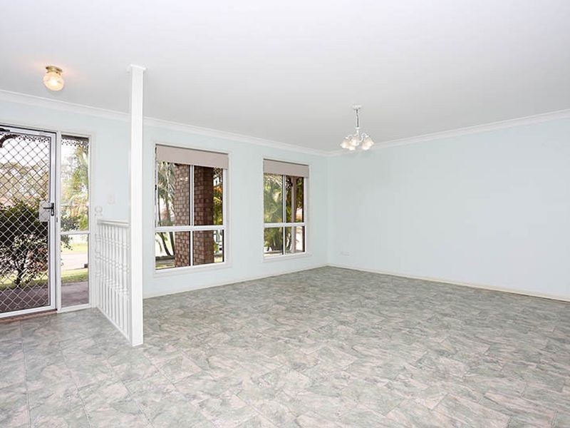 7 Albert Place, Sandstone Point QLD 4511