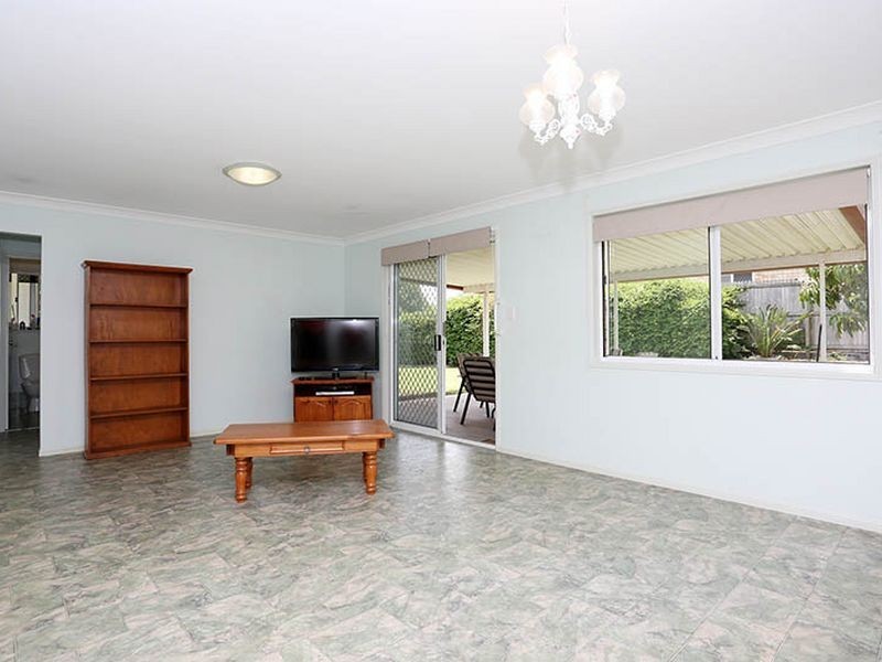 7 Albert Place, Sandstone Point QLD 4511