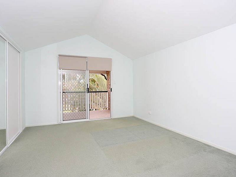 7 Albert Place, Sandstone Point QLD 4511