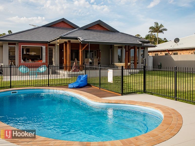 6 Bayside Drive, Beachmere QLD 4510