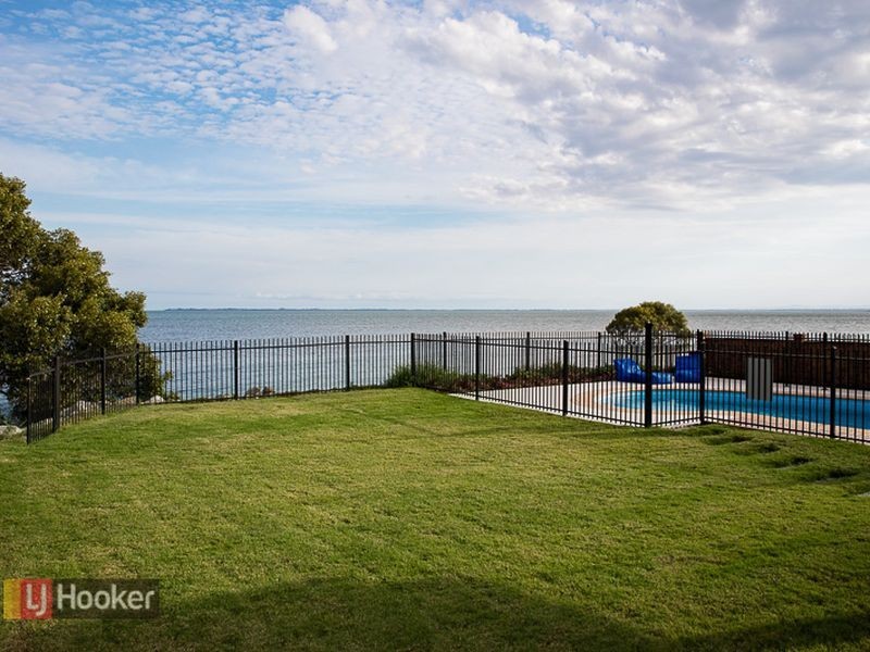 6 Bayside Drive, Beachmere QLD 4510