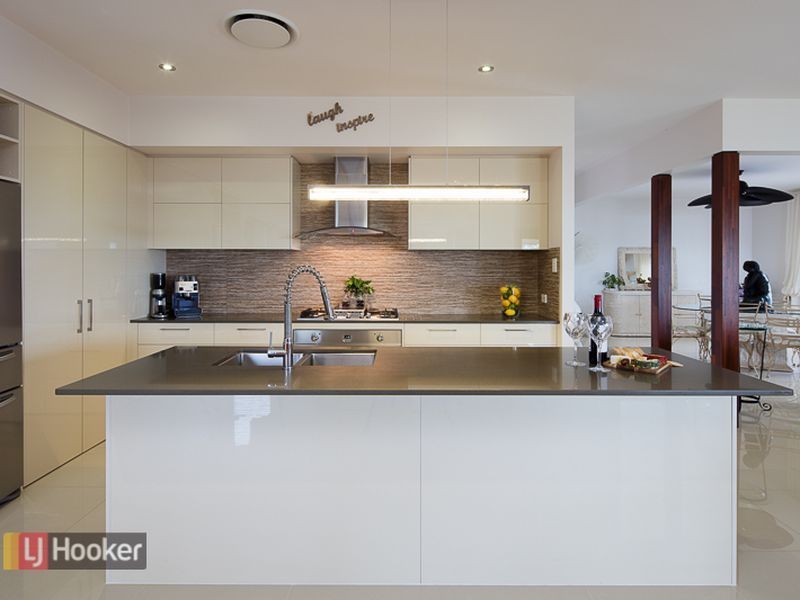 6 Bayside Drive, Beachmere QLD 4510