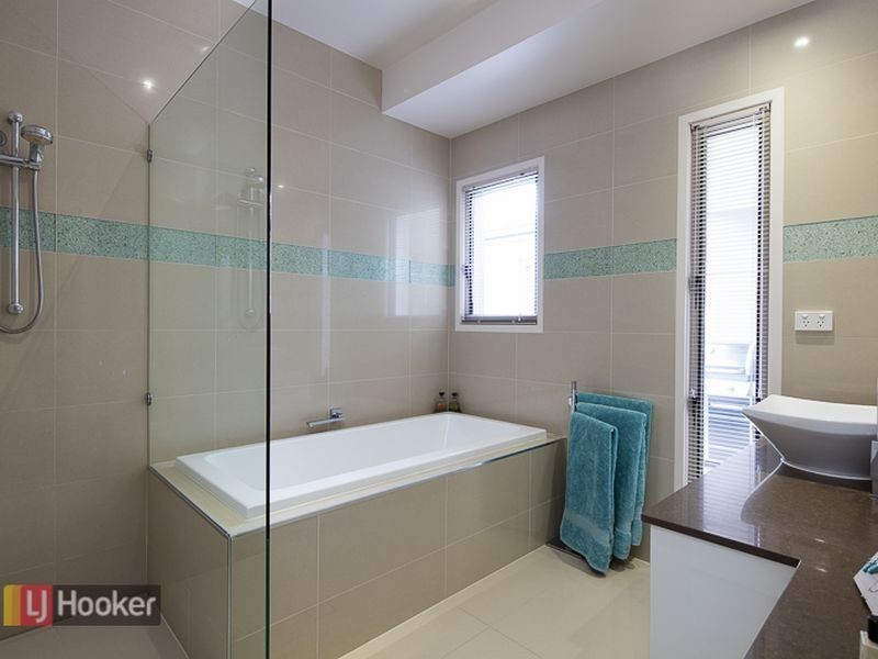 6 Bayside Drive, Beachmere QLD 4510