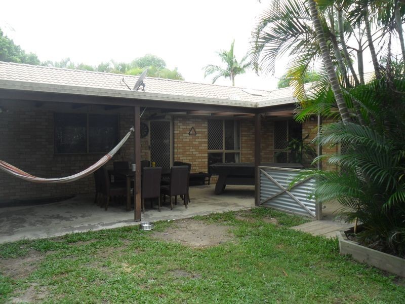 9 Mackerel Street, Sandstone Point QLD 4511