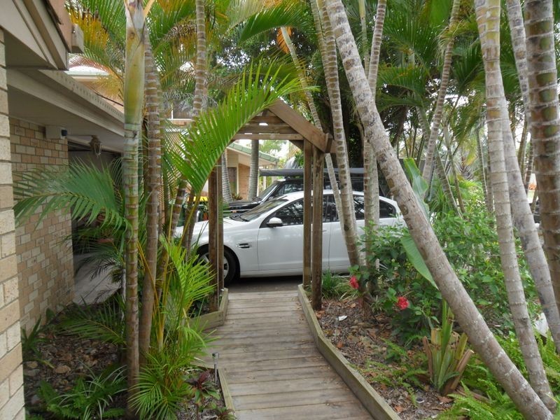9 Mackerel Street, Sandstone Point QLD 4511