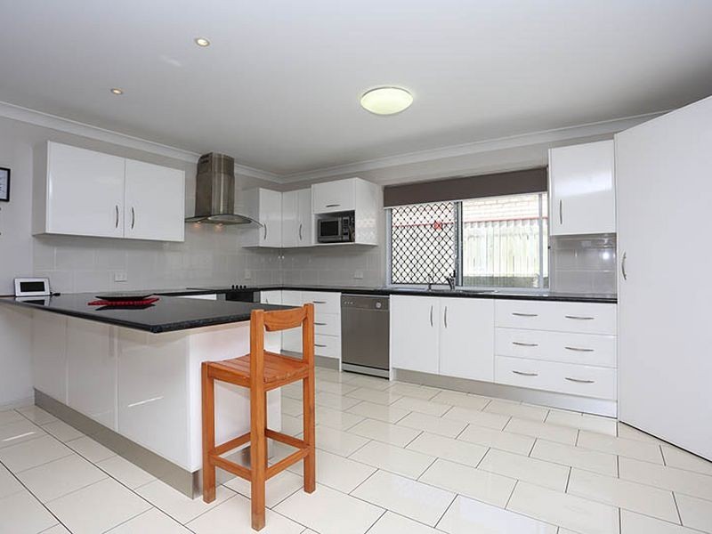 6 Clovelly Place, Sandstone Point QLD 4511