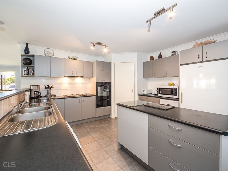 4 Biggera Court, Sandstone Point QLD 4511