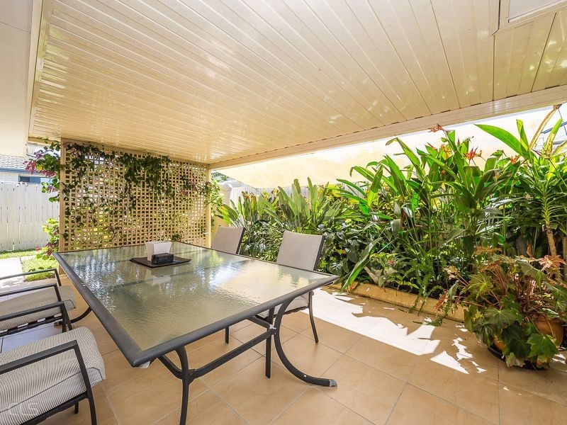 4 Biggera Court, Sandstone Point QLD 4511