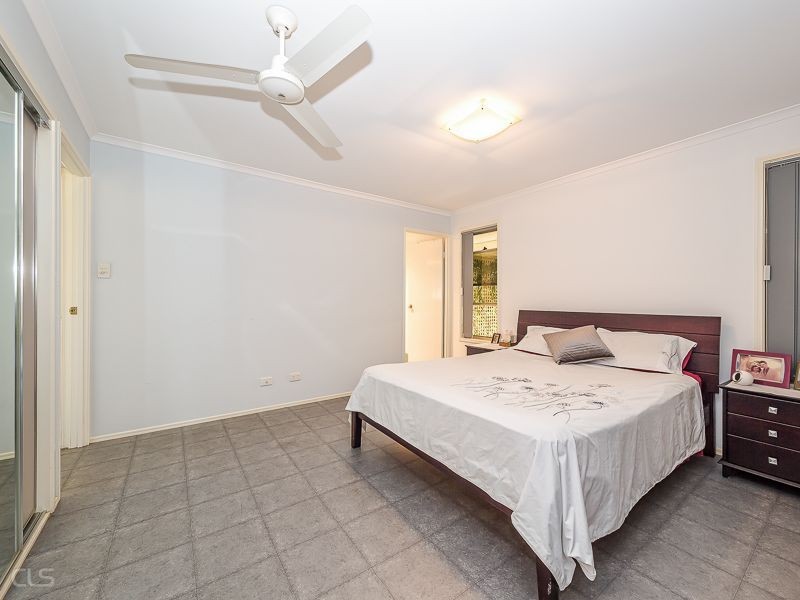 4 Biggera Court, Sandstone Point QLD 4511