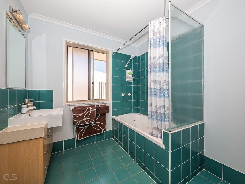 4 Biggera Court, Sandstone Point QLD 4511