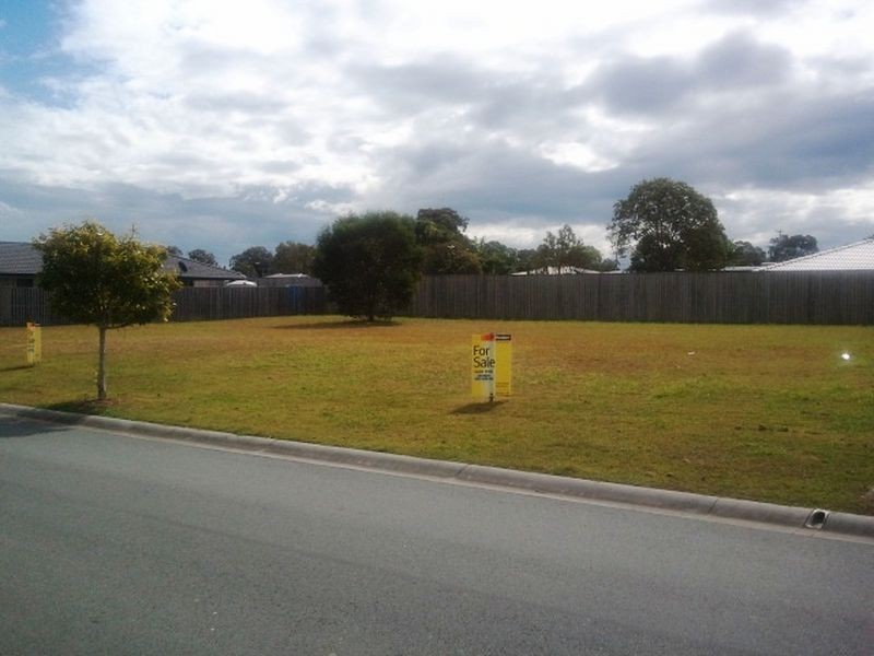 62 & 64 Sandheath Pl, Ningi QLD 4511