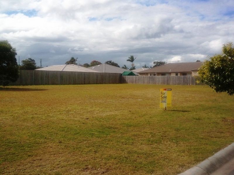 62 & 64 Sandheath Pl, Ningi QLD 4511
